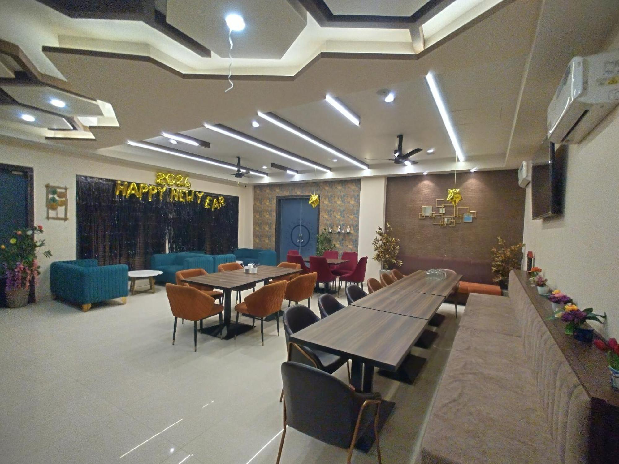The Imperial Hotel And Convention Centre กานปูร์ ภายนอก รูปภาพ