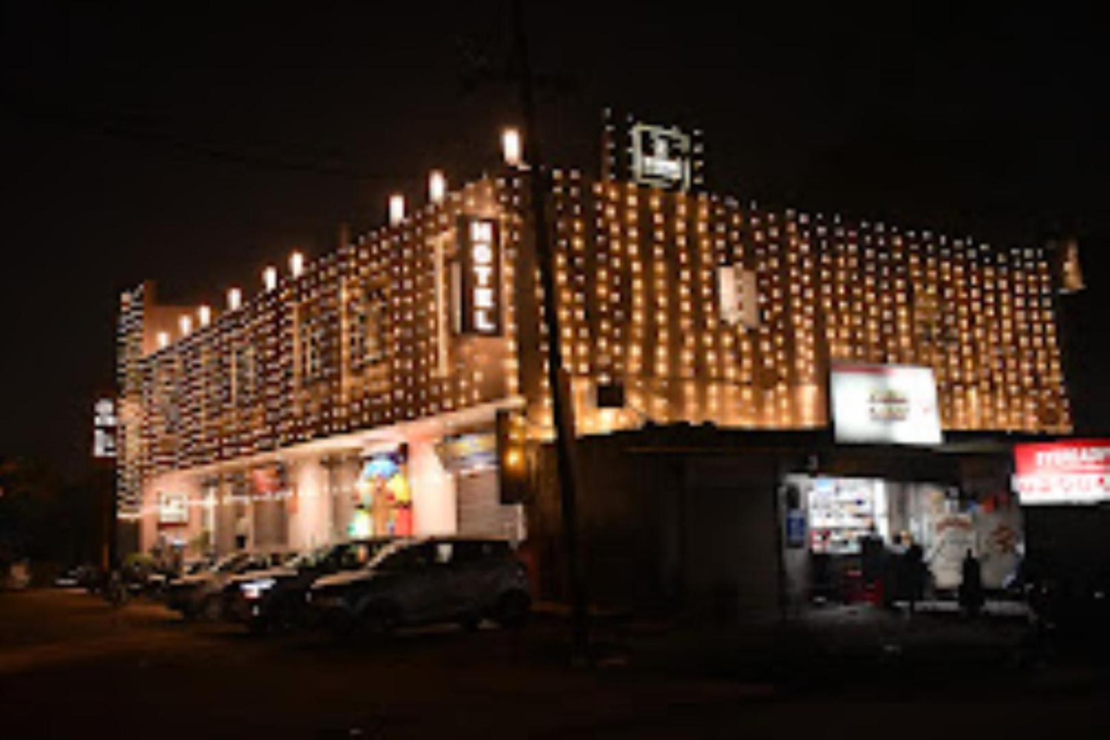The Imperial Hotel And Convention Centre กานปูร์ ภายนอก รูปภาพ