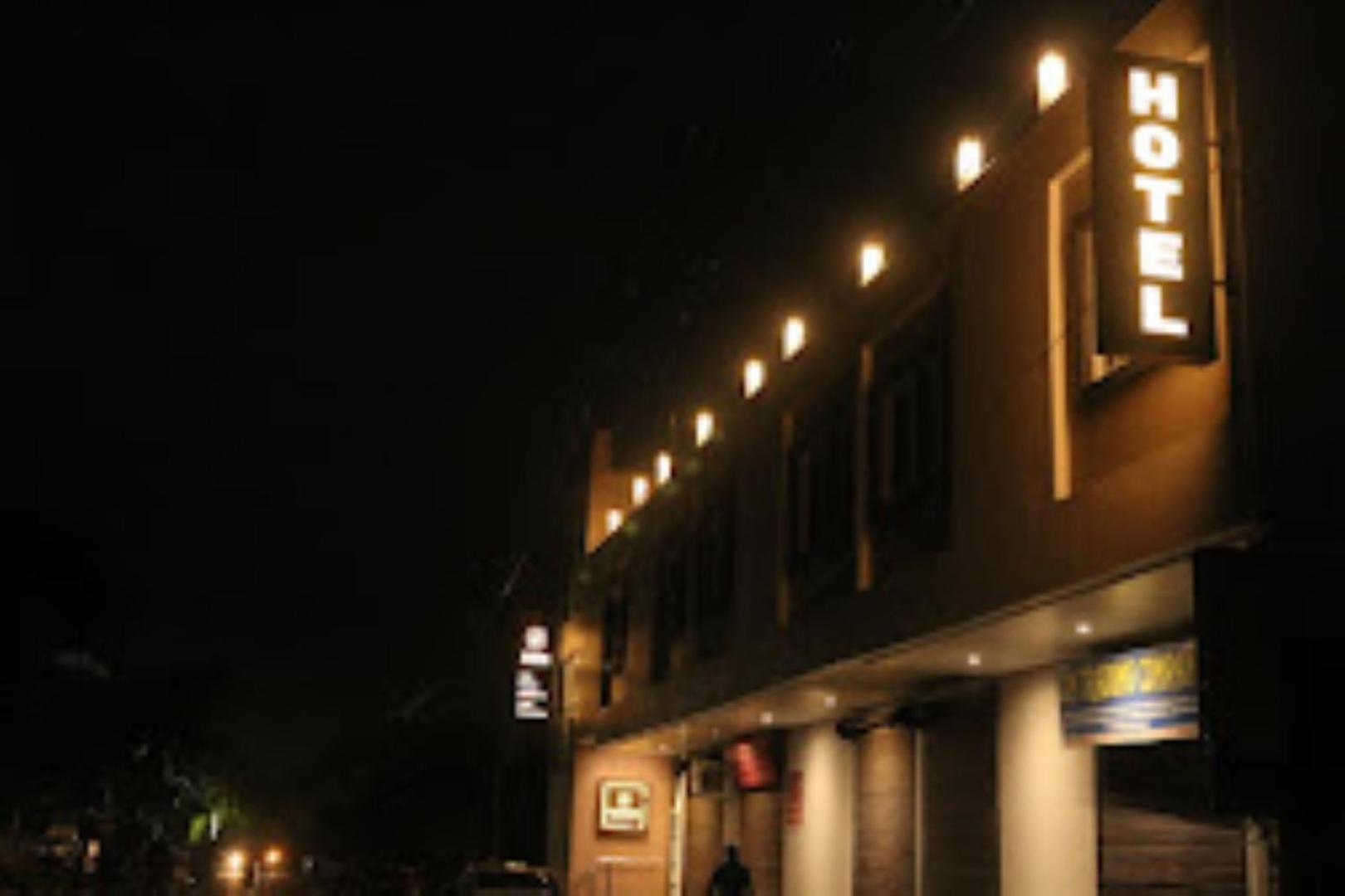 The Imperial Hotel And Convention Centre กานปูร์ ภายนอก รูปภาพ